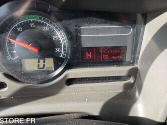 2011-renault-premium-1430524-45903854