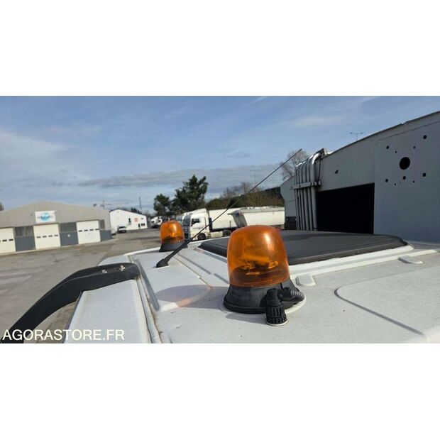 2011 Renault PREMIUM-45903856