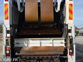 2011-renault-premium-1430524-45903858