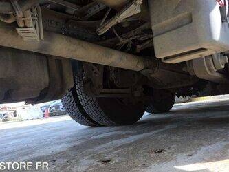 2011-renault-premium-1430524-45903865