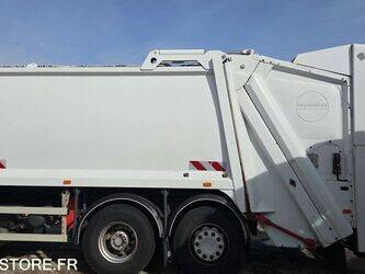 2011-renault-premium-1430524-45903868