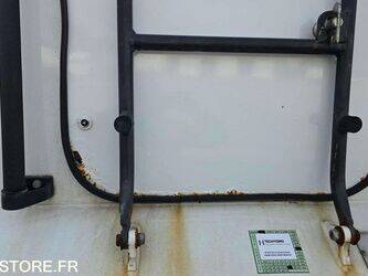 2011-renault-premium-1430524-45903869