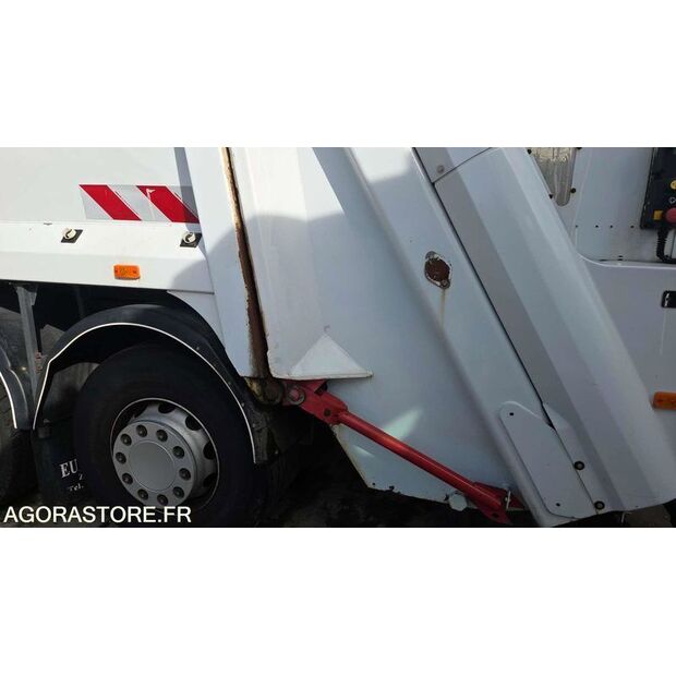 2011 Renault PREMIUM-45903870