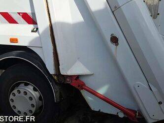 2011-renault-premium-1430524-45903870