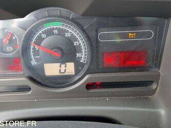 2011-renault-premium-1430524-45903873