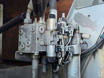 2011-renault-premium-1430524-45903879