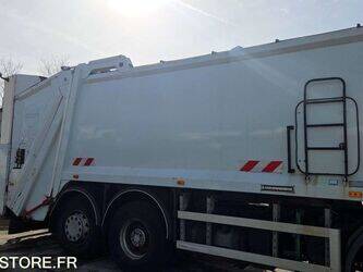 2011-renault-premium-1430524-45903886