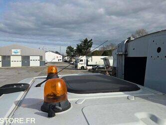 2011-renault-premium-1430524-45903888