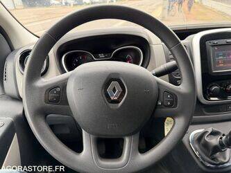 2017-renault-trafic-1430525-45903904