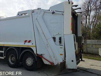 2011-renault-premium-1430531-45904031