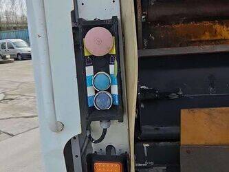 2011-renault-premium-1430531-45904033