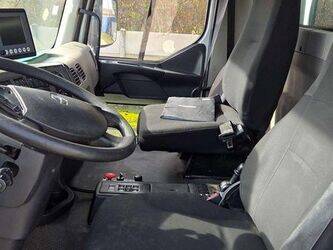 2011-renault-premium-1430531-45904034