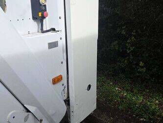 2011-renault-premium-1430531-45904035