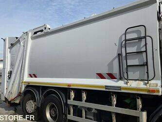 2011-renault-premium-1430531-45904037