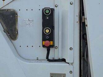 2011-renault-premium-1430531-45904045