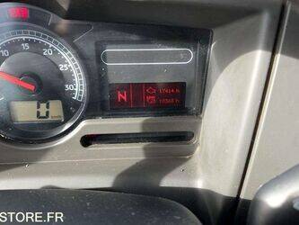 2011-renault-premium-1430531-45904051