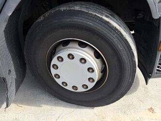 2011-renault-premium-1430531-45904057