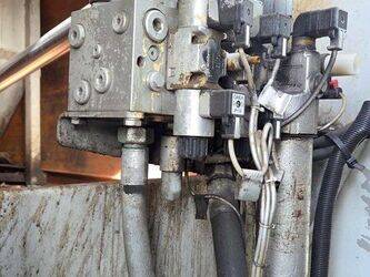 2011-renault-premium-1430531-45904059