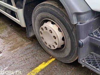 2012-renault-premium-1430537-45904177