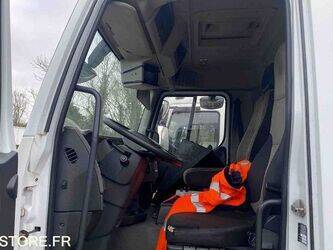 2012-renault-premium-1430537-45904180