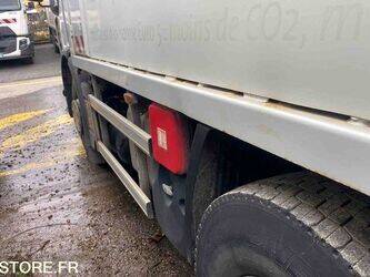 2012-renault-premium-1430537-45904190