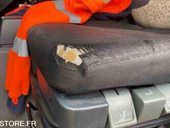 2012-renault-premium-1430537-45904194