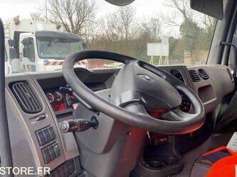 2012-renault-premium-1430537-45904197