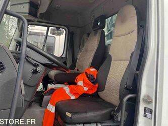 2012-renault-premium-1430537-45904199