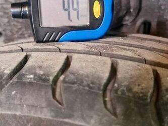 2015-toyota-auris-1430081-45904287