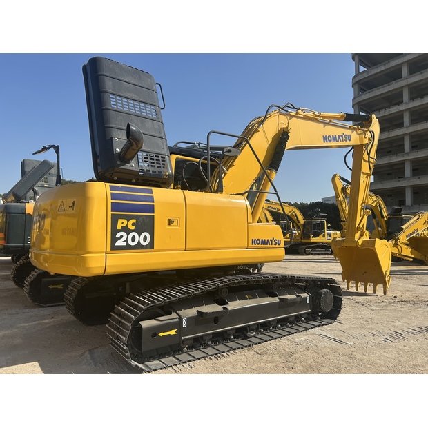 2023 Komatsu PC200-8-45908156