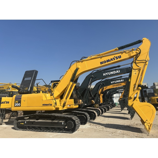 2023 Komatsu PC200-8-45908157