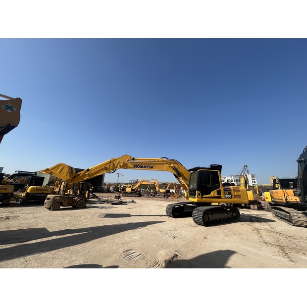 2023 Komatsu PC200-8-45908158