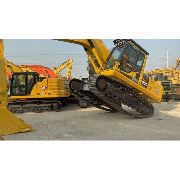 2023 كوماتسو PC220-8MO-45908187