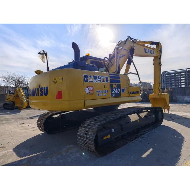 2022 Komatsu PC240-8N1-45908204