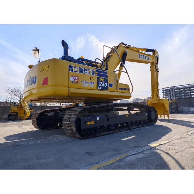 2022 Komatsu PC240-8N1-45908205