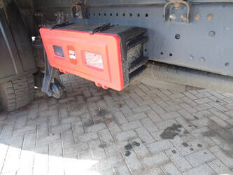 2014-mercedes-benz-axor-1829-1430712-45908569