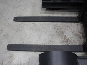 2010-linde-r20g-03-45909428