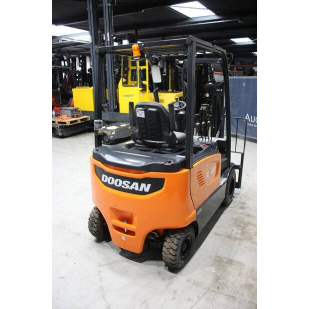 2023 Doosan B25-45910849