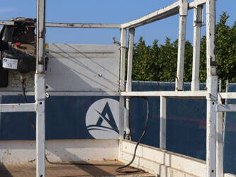 2002-jlg-2658-e3-45911305