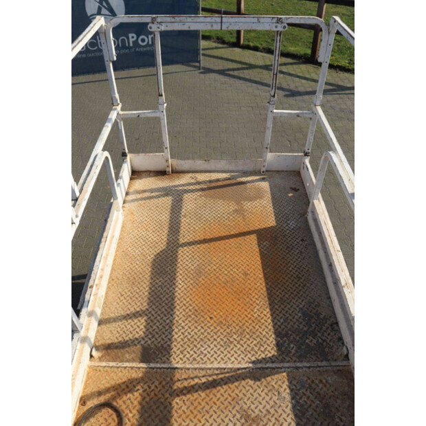 2002 جيه ال جي 2658-E3-45911310