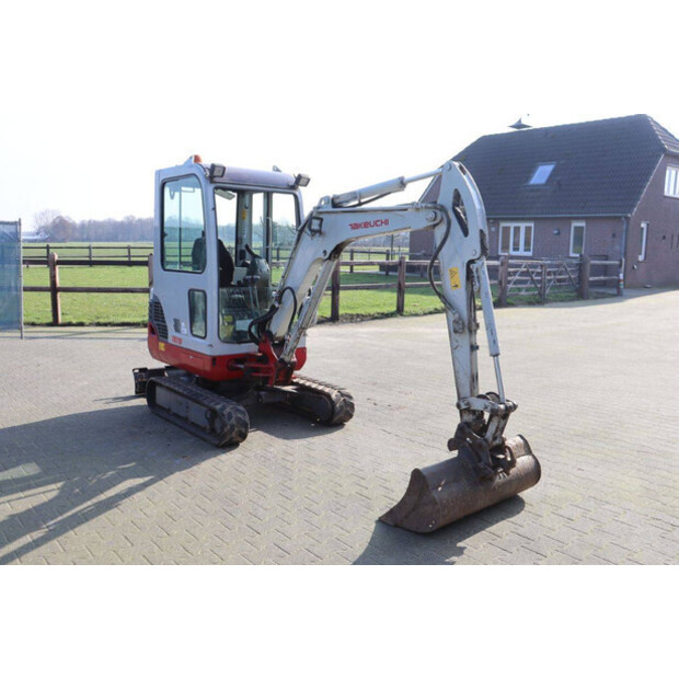 2012 TAKEUCHI TB219-45911321