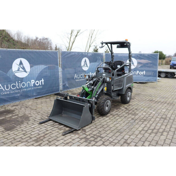 2025 WCM L1580e-45911476