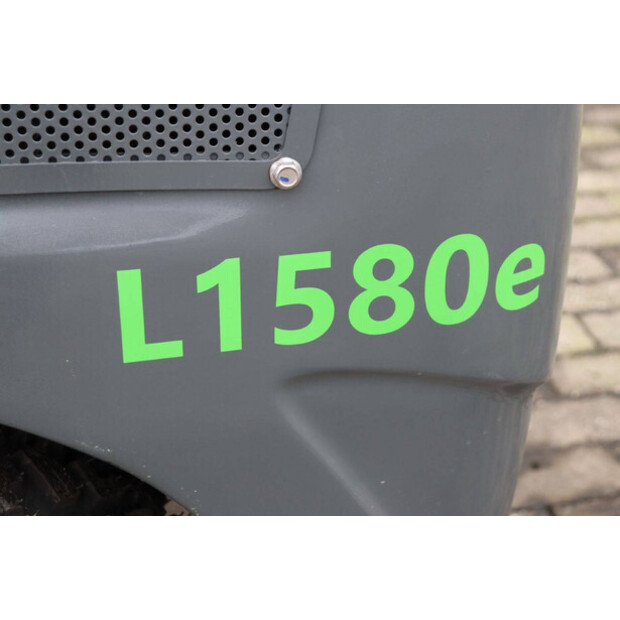 2025 WCM L1580e-45911489