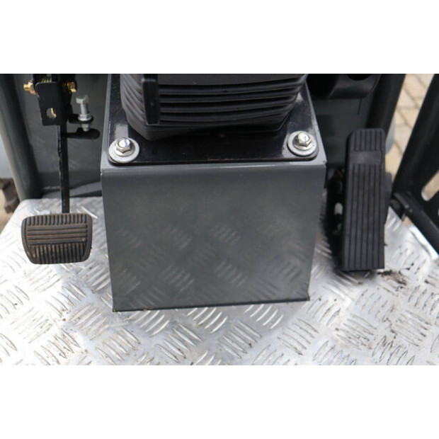 2025 WCM L1580e-45911495