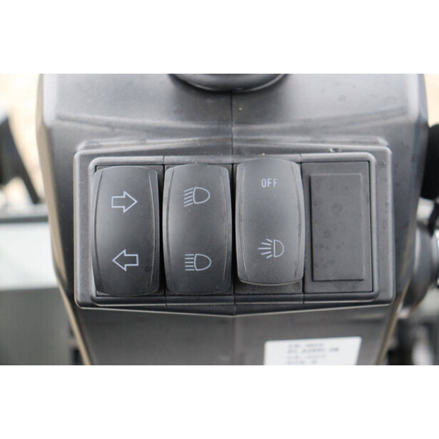 2025 WCM L1580e-45911498