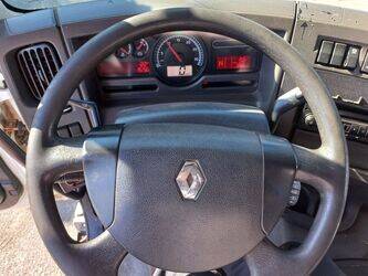 2010-renault-premium-1430942-45925306