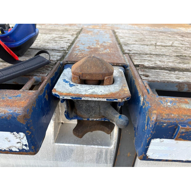 2009 داف CF-45925984