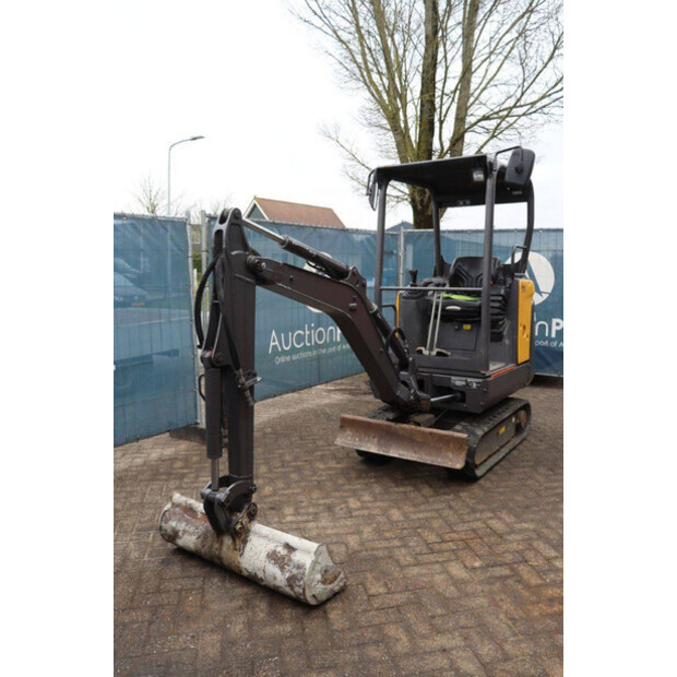 2017 فولفو EC15B-45926300