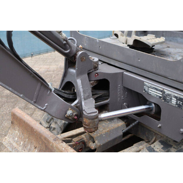 2017 فولفو EC15B-45926305