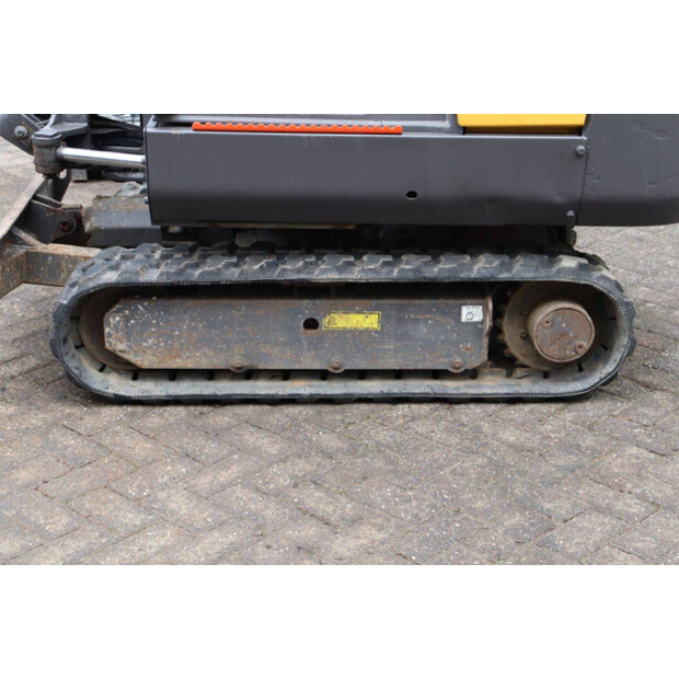 2017 فولفو EC15B-45926307